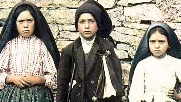 Os três pastorinhos: Lúcia, Francisco e Jacinta